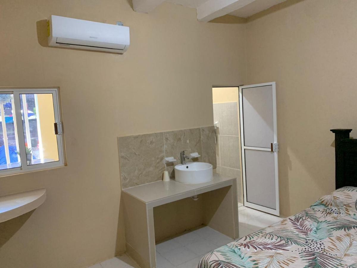 Casa De Abuelos Inn *